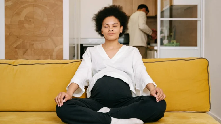 Sciatique grossesse : causes, soulagement et exercices